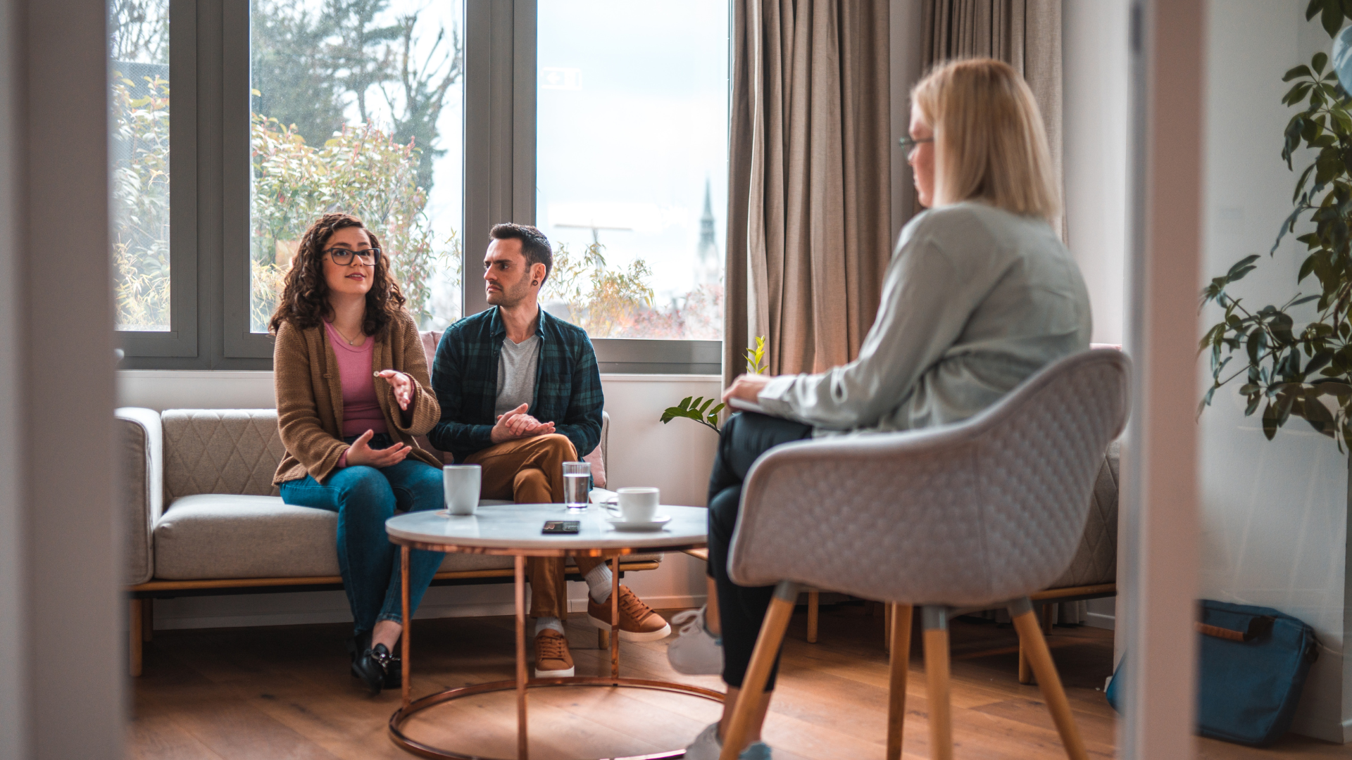 Alejandro Salinas, psicólogo y sexólogo en Granada, ofrece terapia presencial y online, terapia de pareja y formación en psicología.
