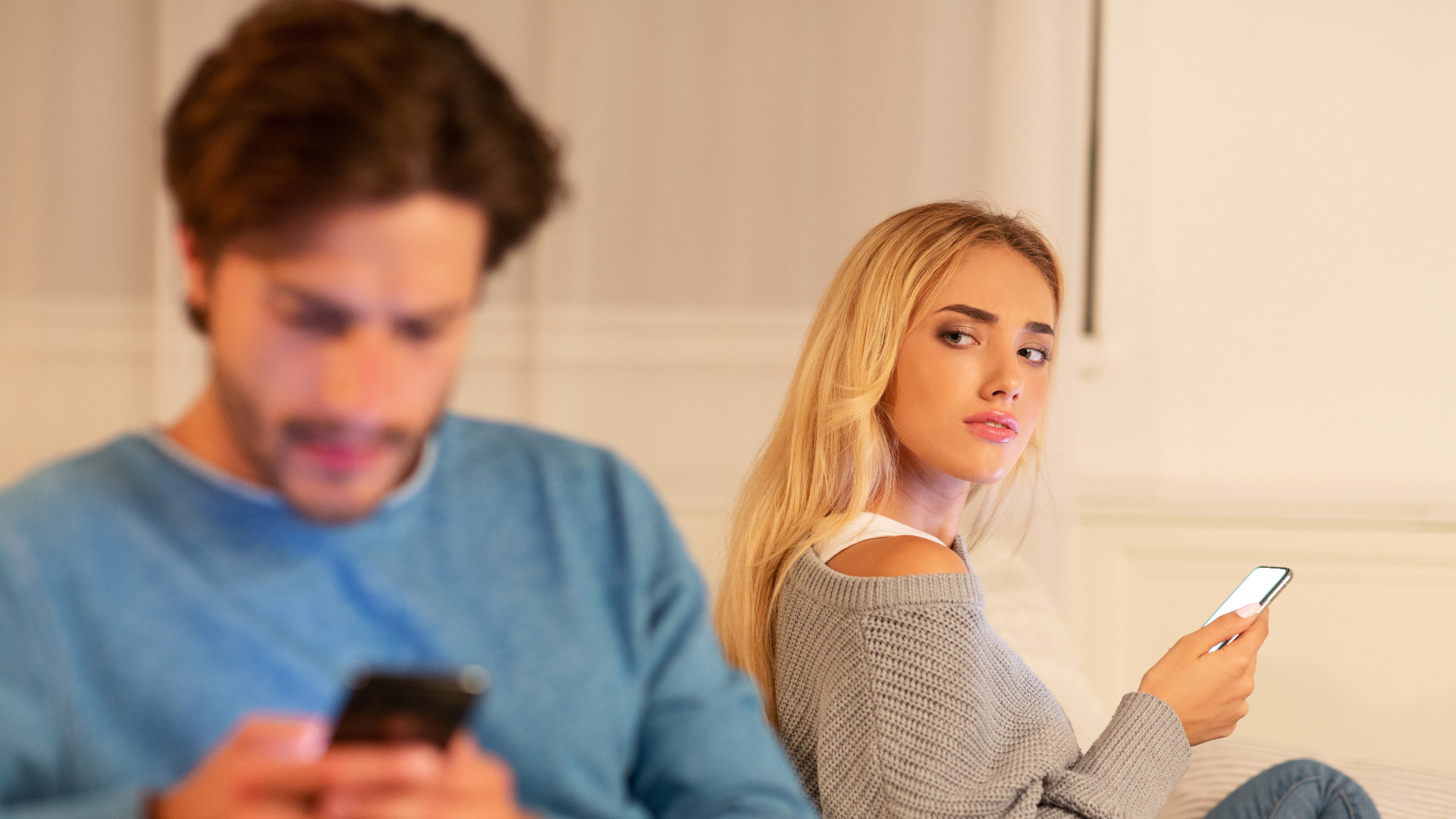 Alejandro Salinas, psicólogo y sexólogo en Granada, ofrece terapia presencial y online, terapia de pareja y formación en psicología.