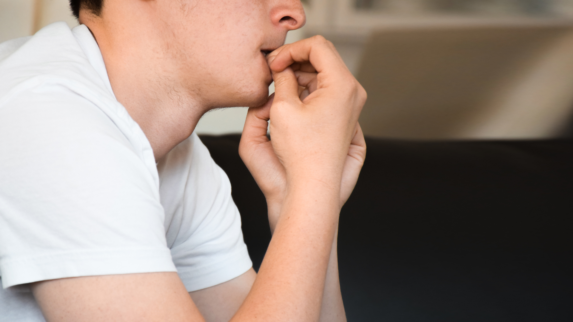 Alejandro Salinas, psicólogo y sexólogo en Granada, ofrece terapia presencial y online, terapia de pareja y formación en psicología.