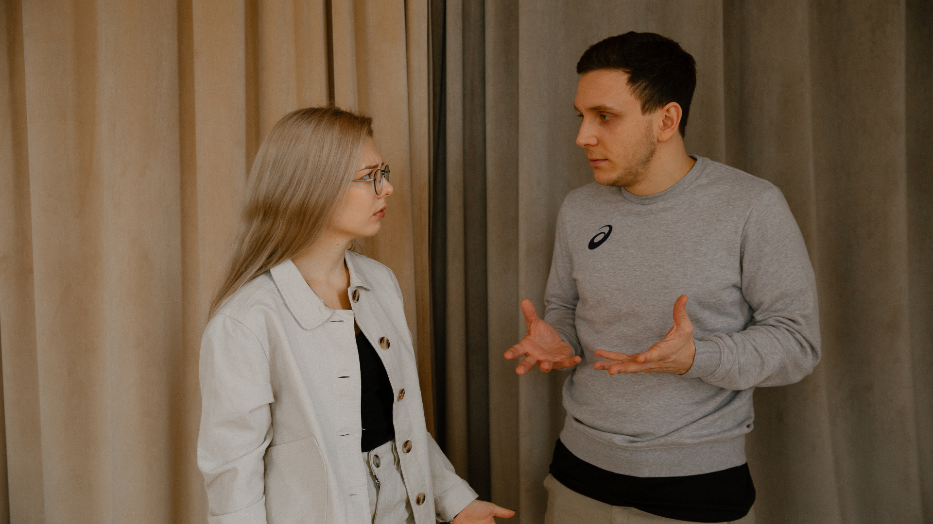 Alejandro Salinas, psicólogo y sexólogo en Granada, ofrece terapia presencial y online, terapia de pareja y formación en psicología.